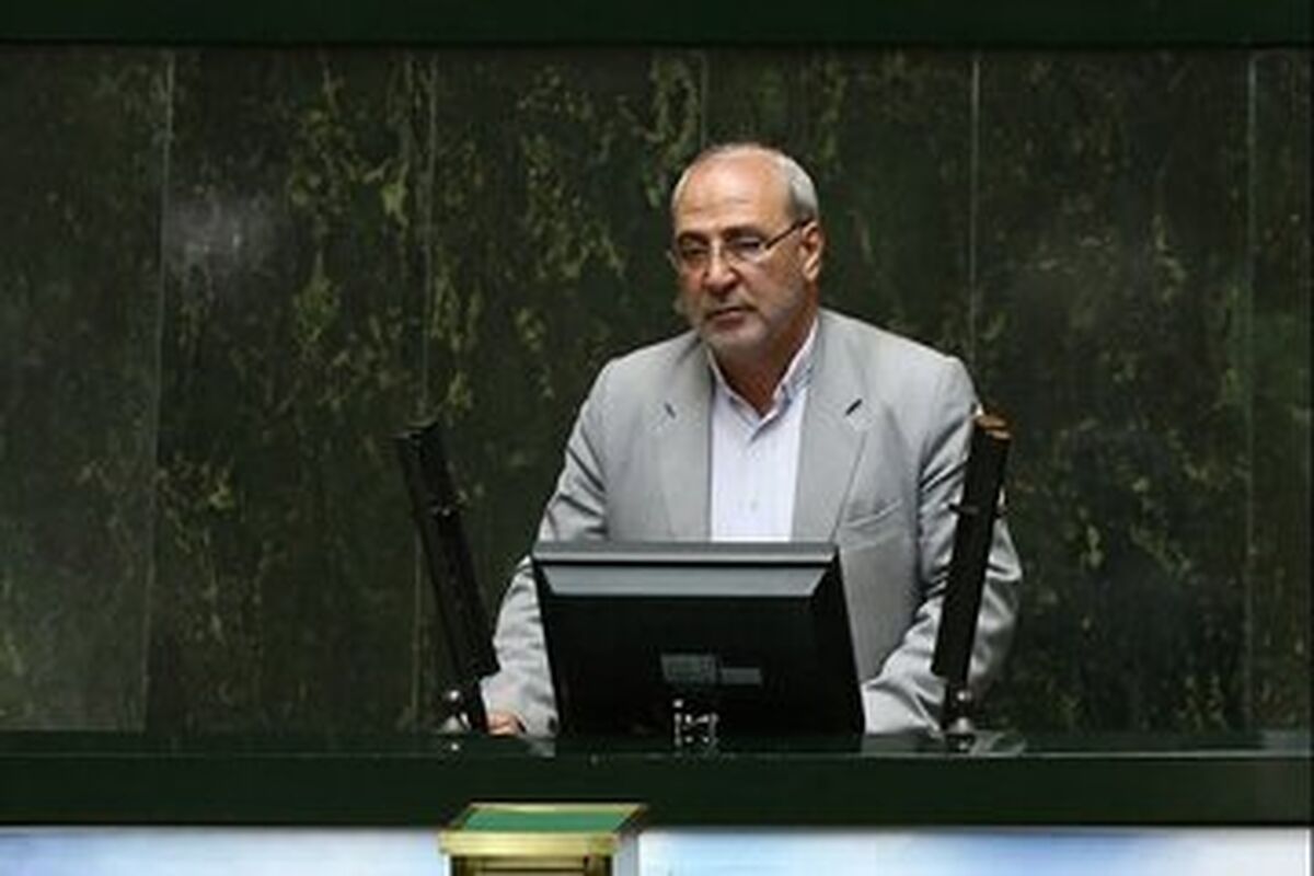 ادعای جنجالی یک نماینده مجلس بر روی آنتن زنده: همتی را روی دلار ۱۲۰ هزار تومان استیضاح کنید!
