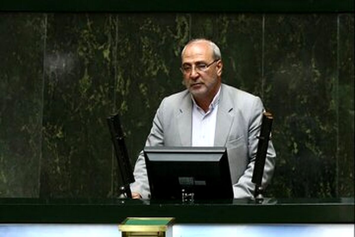 ادعای جنجالی یک نماینده مجلس بر روی آنتن زنده: همتی را روی دلار ۱۲۰ هزار تومان استیضاح کنید!
