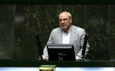 ادعای جنجالی یک نماینده مجلس بر روی آنتن زنده: همتی را روی دلار ۱۲۰ هزار تومان استیضاح کنید!
