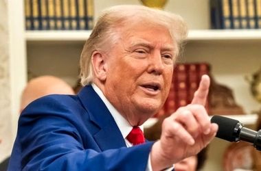 رقص پایانی ترامپ همزمان با پخش آهنگ در پایگاه نظامی/ ویدئو