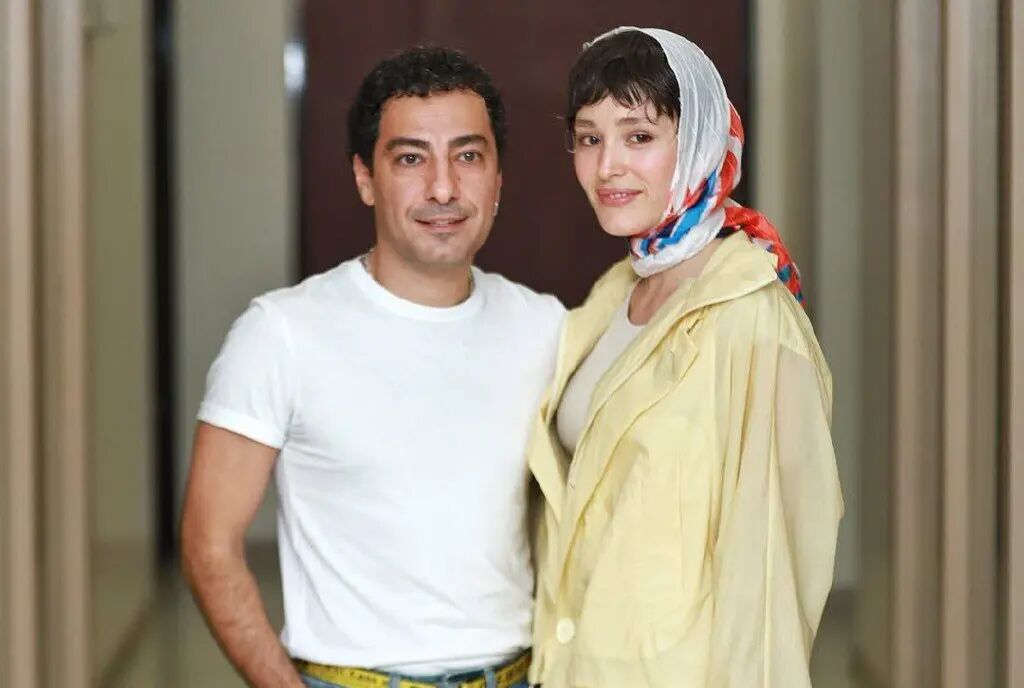 واکنش زن نوید محمدزاده به خبر اخراج او از «آرش»