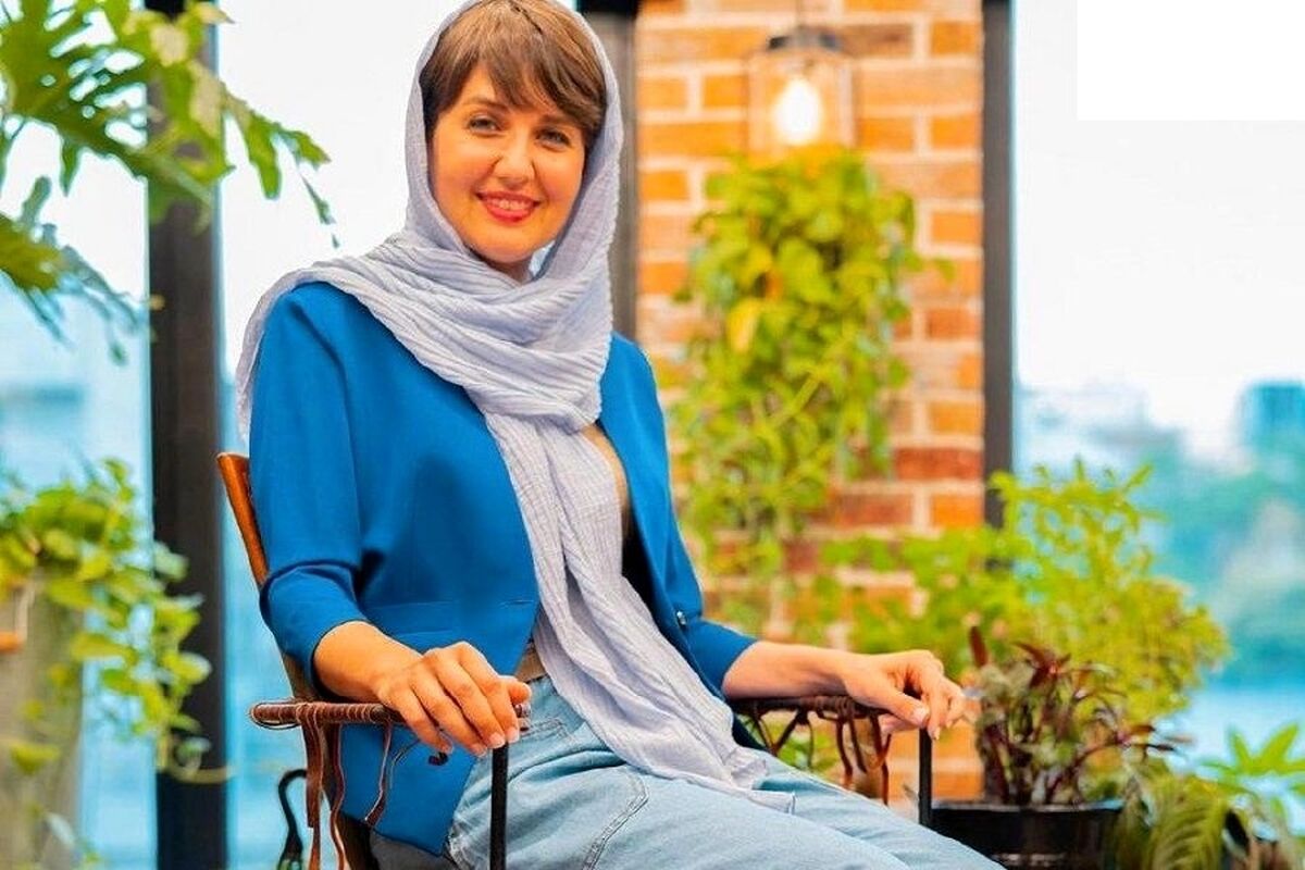 لباس گلوریا هاردی با الهام از پرچم فرانسه در «جوکر»