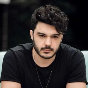 خواننده مشهور بازداشت شد/ عکس