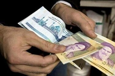 خرید یک سیب، چند ساعت‌ یک کارگر را می‌بلعد؟