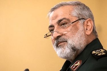 دست تعرض به رهبرانقلاب را قطع می‌کنیم