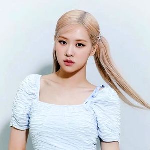 چگونه رُزی پارک از گروه «بلک‌پینک» به یکی از تأثیرگذارترین ستاره‌های کی‌پاپ تبدیل شد؟