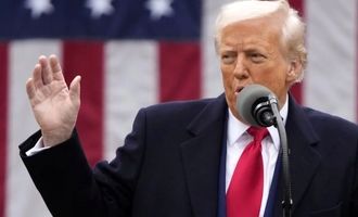 ترامپ از موضع توهین آمیزش عقب نشست/ عکس