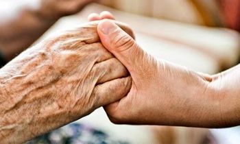 چگونه از سالمندان در بحران جنگ مراقبت کنیم؟