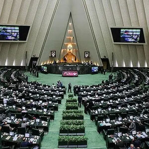 صحنه ای عجیب در مجلس/ نماینده ای که خواب است