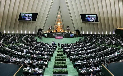 صحنه ای عجیب در مجلس/ نماینده ای که خواب است