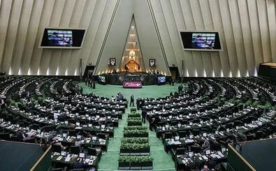 صحنه ای عجیب در مجلس/ نماینده ای که خواب است