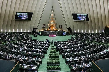 صحنه ای عجیب در مجلس/ نماینده ای که خواب است