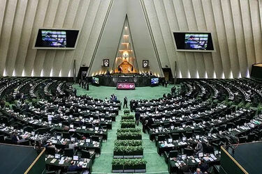 صحنه ای عجیب در مجلس/ نماینده ای که خواب است