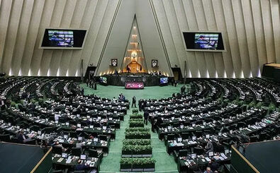 صحنه ای عجیب در مجلس/ نماینده ای که خواب است