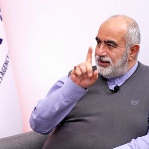 حسام الدین آشنا: مذاکره غیرمستقیم یعنی جنگ