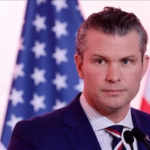 عکس العمل وزیر دفاع آمریکا به یک نشانه نزدیک بودن جنگ/ ویدئو