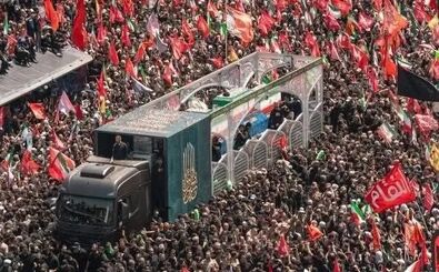 نمایش خودروی تشییع رهبر انقلاب در تجمعات خیابانی