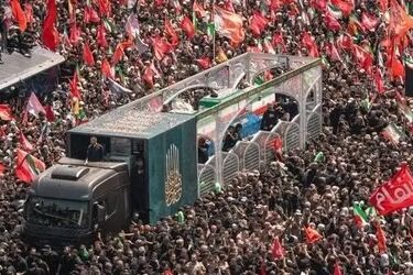 نمایش خودروی تشییع رهبر انقلاب در تجمعات خیابانی
