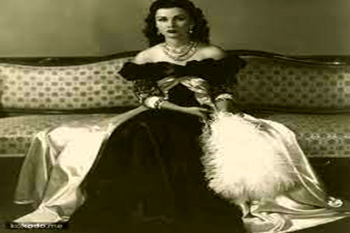 تصویر«فوزیه» در کنار دخترش شهناز پهلوی و نوه اش