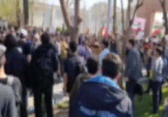 حکم اخراج برای ۲ دانشجوی آتش‌زننده پرچم