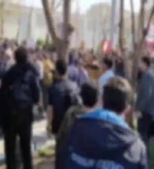 حکم اخراج برای ۲ دانشجوی آتش‌زننده پرچم