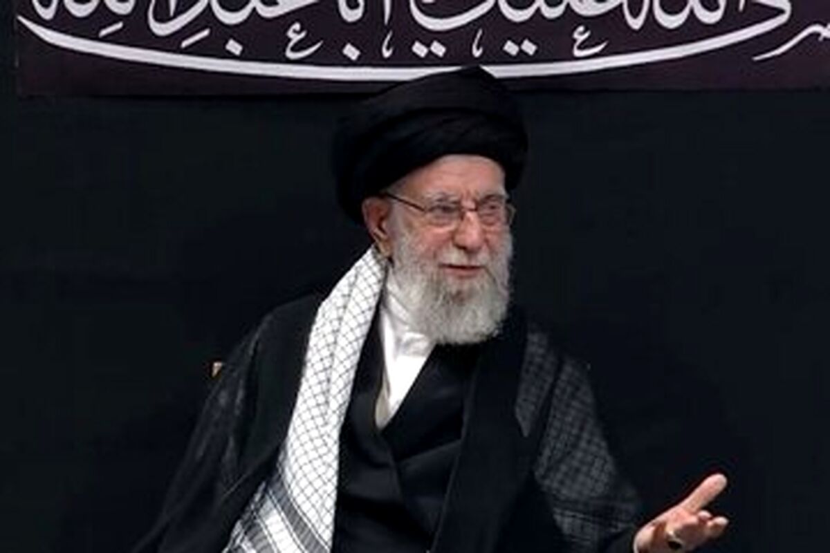 تصویری از حضور مقام معظم رهبری در تخت جمشید