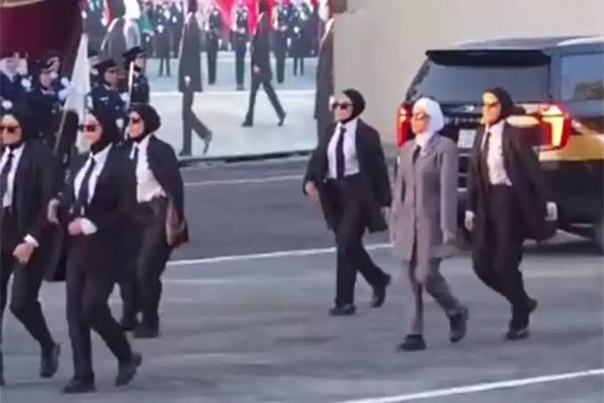 تصاویر دیدنی از مانور اولین پلیس‌های زن سوریه/ ویدئو