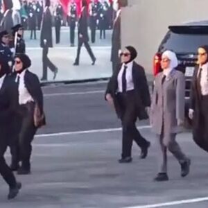 تصاویر دیدنی از مانور اولین پلیس‌های زن سوریه/ ویدئو