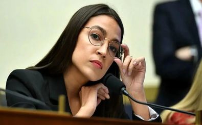 این زن ترامپ را به خاطر جنگ با ایران مجازات می کند/ عکس