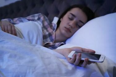 موبایل چطور رابطه زوج‌ها را خراب می‌کند؟