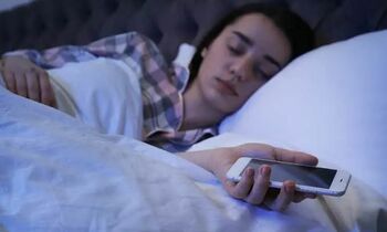 موبایل چطور رابطه زوج‌ها را خراب می‌کند؟