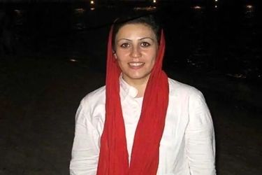 آزادی مریم اکبری منفرد از زندان پس از تحمل ۱۷ سال حبس بدون یک روز مرخصی