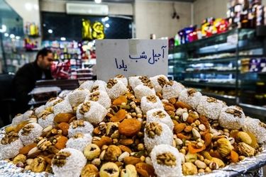 پای درد دل مردم در بازار شب یلدا/ یک مشتری: دیگر آجیل نمی خرم ...