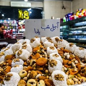 پای درد دل مردم در بازار شب یلدا/ یک مشتری: دیگر آجیل نمی خرم ...