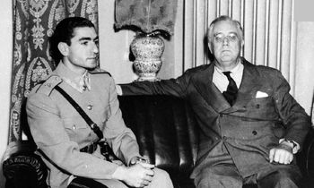 «محمدرضا پهلوی» در ماه های پایانی عمرش/ عکس