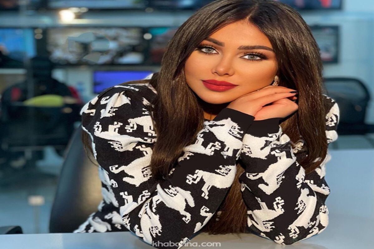 پوشش گوینده خبر تلویزیون سوریه پس از اسد
