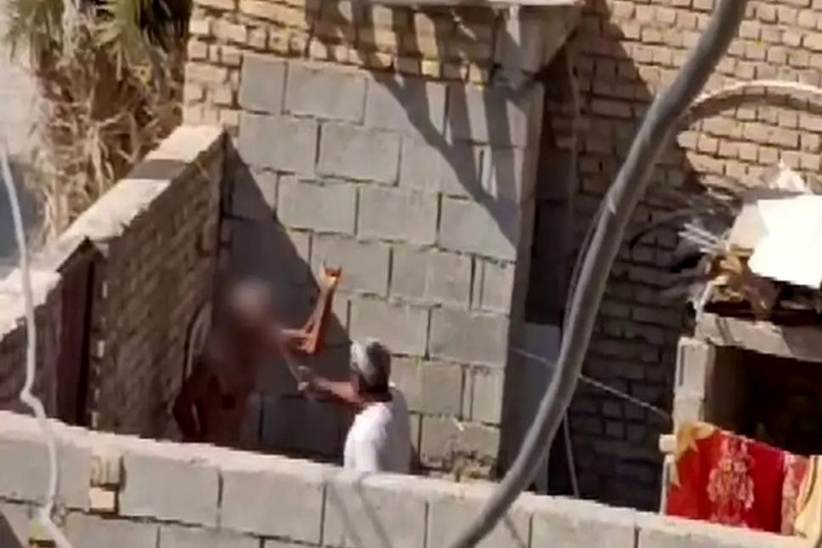 صحنه کتک زدن پدر آبادانی توسط پسرش/ ویدئو