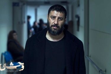 عکسی تازه از جواد عزتی در پشت صحنه سریال «وحشی»!
