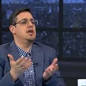 اقبالی: در شبکه نمایش خانگی شلوارشان را پایین می کشند!/ ویدئو