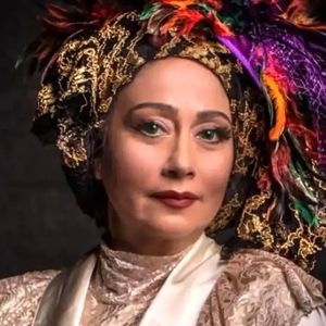 گریه رضا کیانیان در مراسم تشییع پیکر بهناز نازی