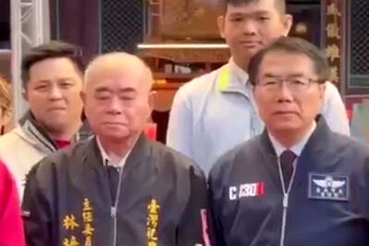 رئیس معبد، روی لباس رئیس‌جمهور تایوان استفراغ کرد!/ ویدئو