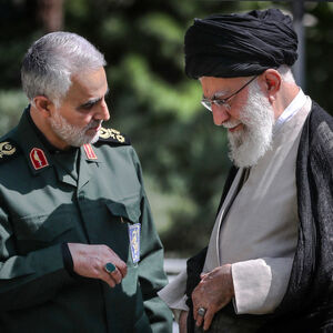 دیدار خانوادگی سردار سلیمانی با رهبری شهید انقلاب/ عکس