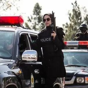 حضور پلیسِ زن نوپو در میدان انقلاب/ ویدئو