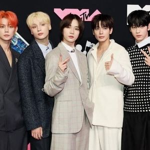 چالش بامزه و کریسمسی گروه TXT/ ویدئو