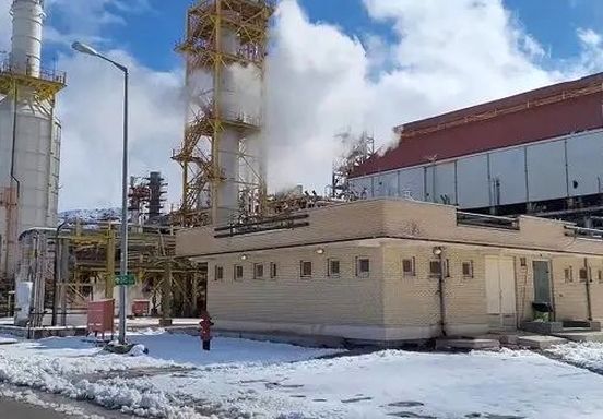 سقوط ۲ کارگر جوان در دستگاه مخلوط‌ کن کارخانه!