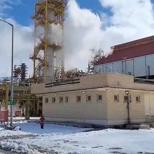 سقوط ۲ کارگر جوان در دستگاه مخلوط‌ کن کارخانه!