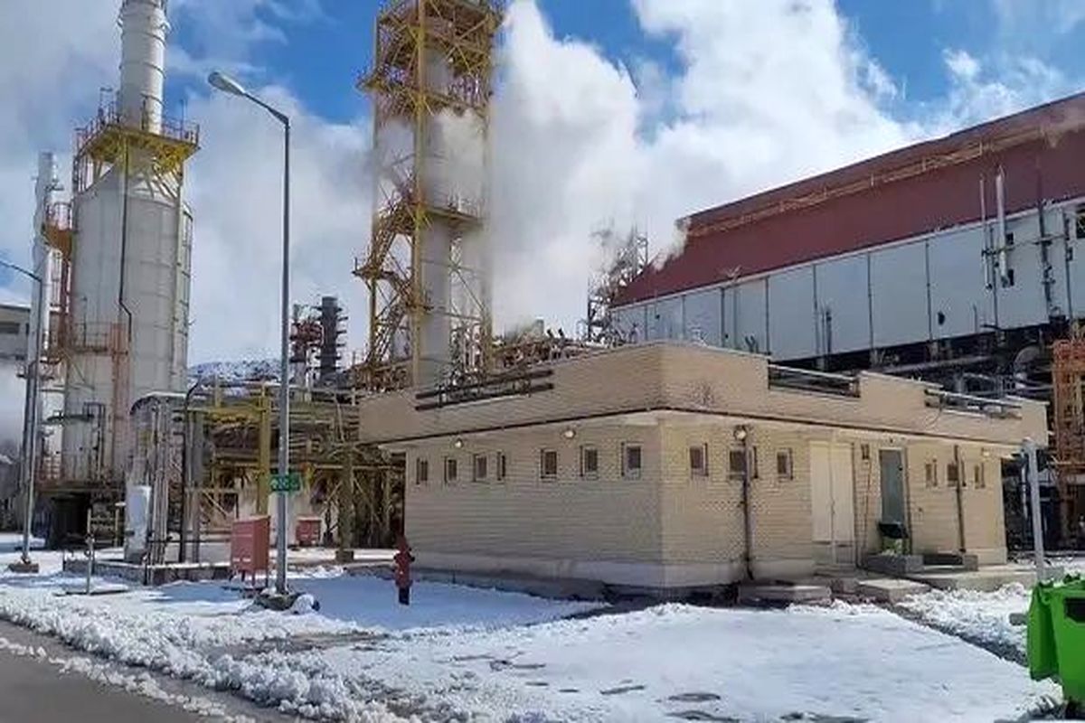 سقوط ۲ کارگر جوان در دستگاه مخلوط‌ کن کارخانه!