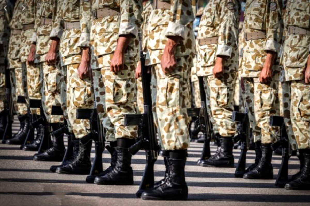 چند قاب رمانتیک از سربازان ارتش پربازدید شد
