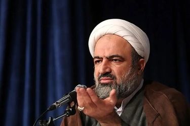 حمید رسایی بدون لباس روحانیت در محل انفجار/ عکس