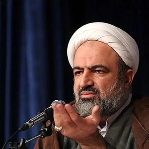 حمید رسایی بدون لباس روحانیت در محل انفجار/ عکس